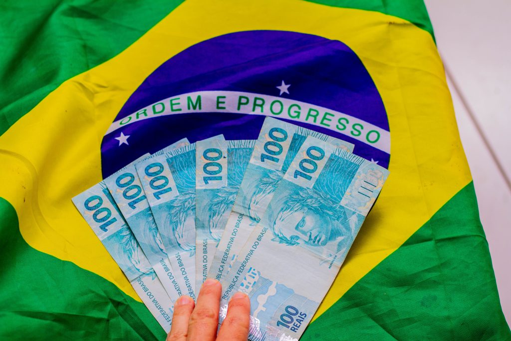 Brasileiros com CPFs 0,1,2,3,4,5,6,7,8 e 9 podem economizar até R$ 3 MIL com benefício do governo