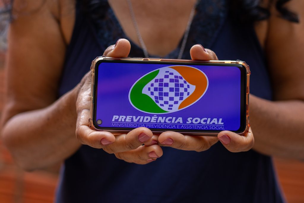 Como acompanhar processo contra o INSS? Guia completo para seu CPF!