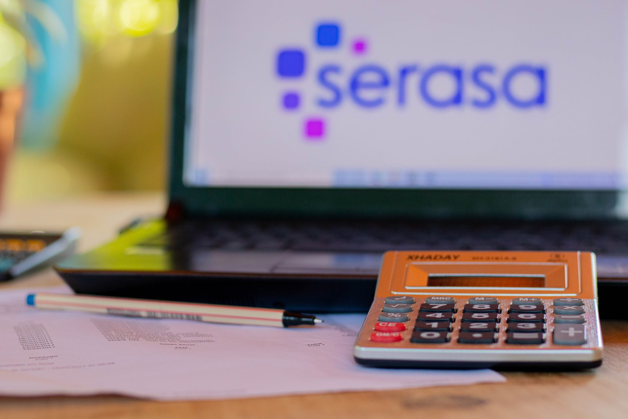 Corda no pescoço? Brasileiros com dívidas no Serasa há mais de 5 anos ...