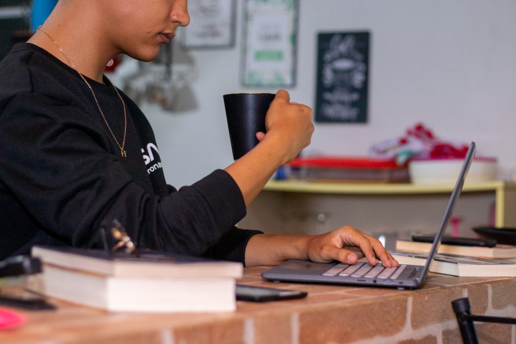 Procurando uma oportunidade de conquistar o primeiro emprego? Veja o curso que vai te ajudar!