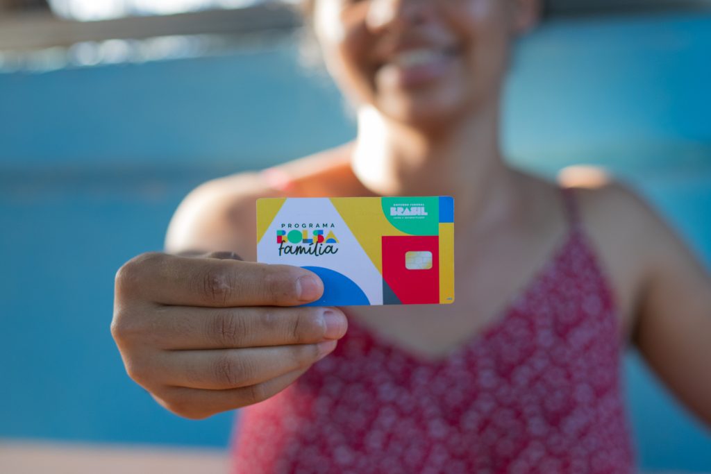 A partir deste mês, milhares de beneficiários do Bolsa Família receberão antecipação.