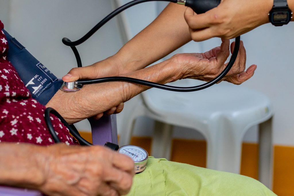 Os idosos podem estar perto de conseguir um atendimento com mais facilidade.