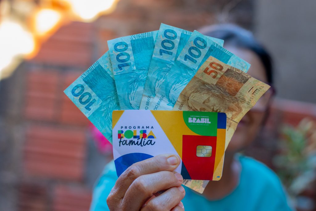 Era para ter recebido o retroativo do Bolsa Família, mas não aconteceu? Entenda!