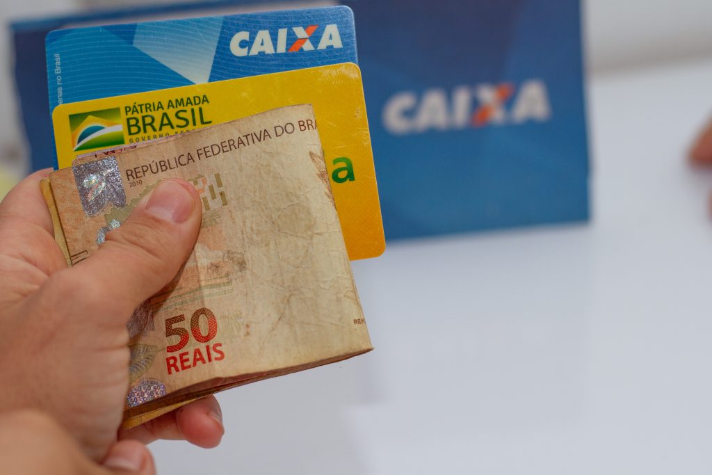 Parou de trabalhar e Bolsa Família segue pela metade? Aprenda a retomar valor MÍNIMO