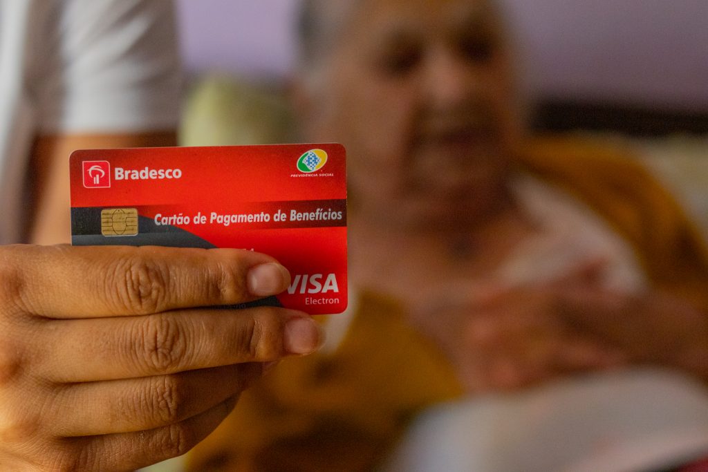 Utiliza o cartão magnético do BPC? Aprenda a trocar a senha de 6 dígitos de forma FÁCIL!