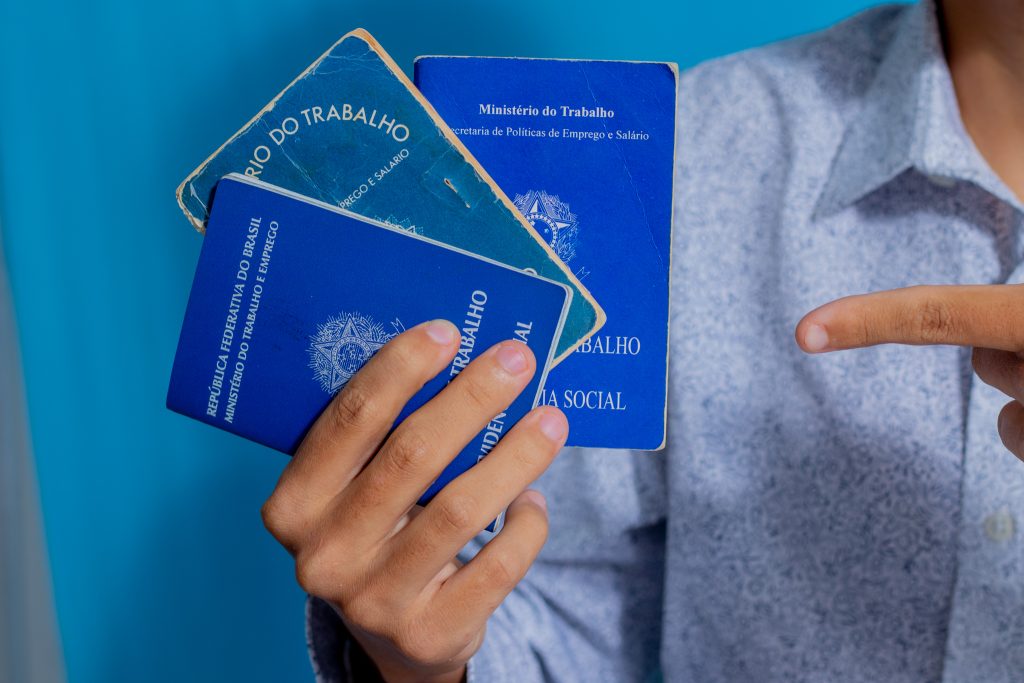4x3, 6x1 e 12x36: entenda algumas das escalas de trabalho mais COMUNS para quem é CLT no Brasil