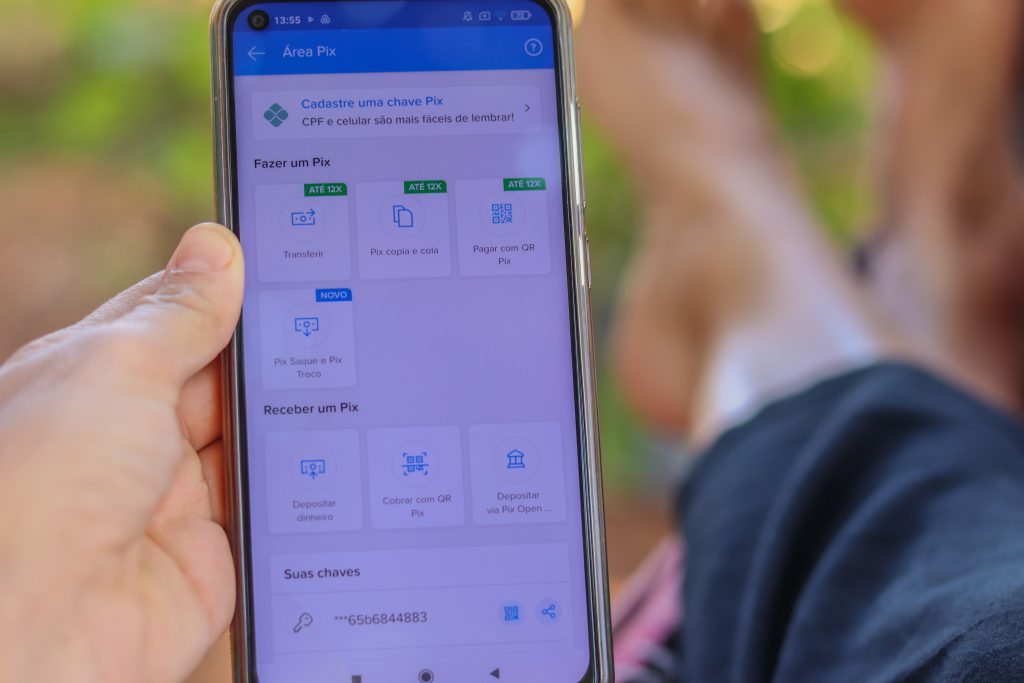 Banco lança função INCRÍVEL para WhatsApp que agenda PIX de forma automática