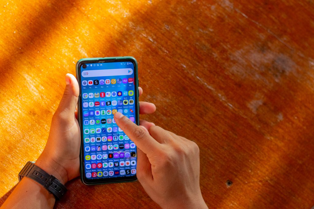 É hora de tomar cuidado para todos os que utilizam as redes sociais com frequência no celular.