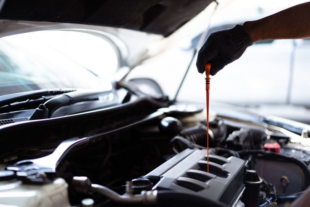 Ao escolher o óleo de motor para seu carro, é importante ficar de olho se ele é original.
