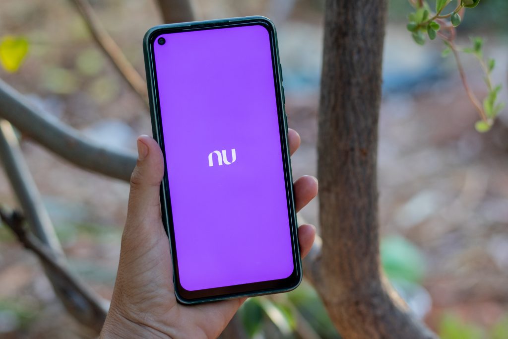 Não entende como o Nubank faz para avaliar seu limite? Há alguns segredos que merecem sua atenção. Entenda o que é preciso saber para melhorar suas chances.