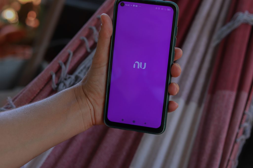 Se você ainda não é cliente do Nubank, conheça alguns benefícios que podem te convencer!