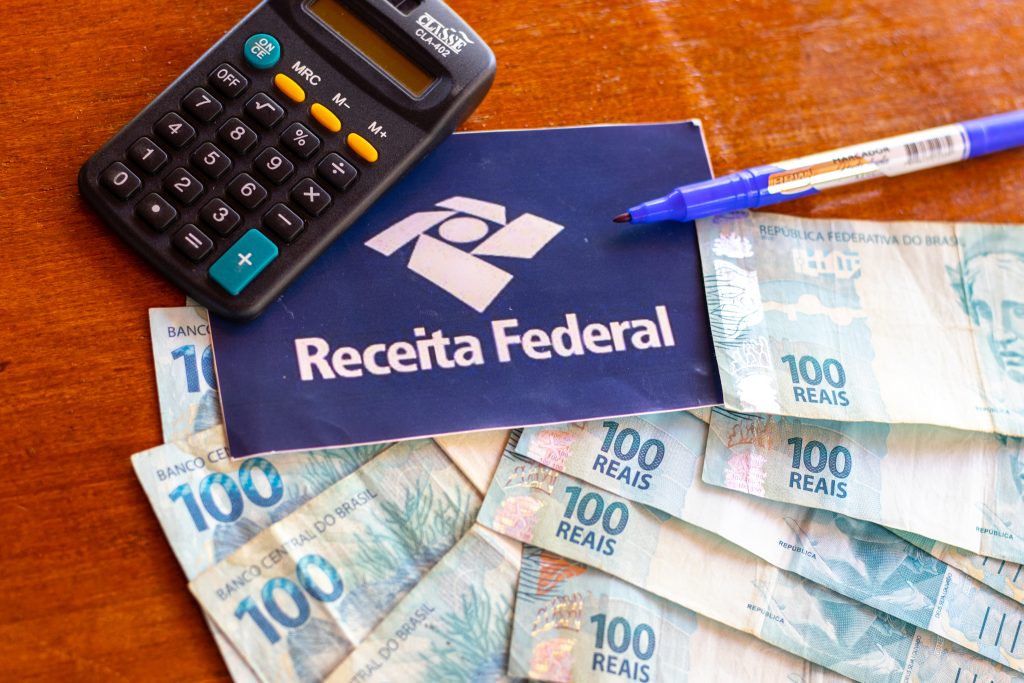 A Receita Federal finalmente está liberando os pagamentos do lote residual da restituição do IRPF.