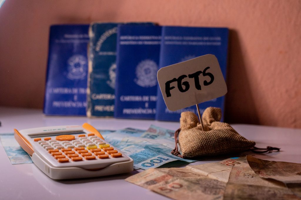 14° salário? Trabalhadores de todo país podem sacar benefício EXCLUSIVO de fim de ano ao utilizar saldo do FGTS; veja como