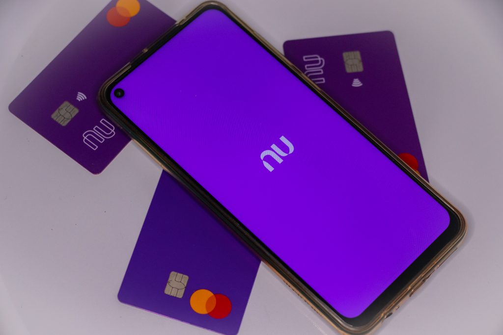 A menos de uma semana de terminar o ano, Nubank decide ACABAR com benefício exclusivo do roxinho