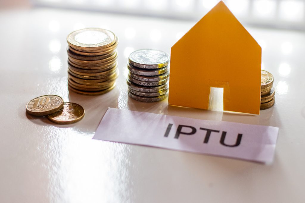 Adeus imposto? Brasileiros que colocam CPF na nota podem conquistar desconto INCRÍVEL no IPTU