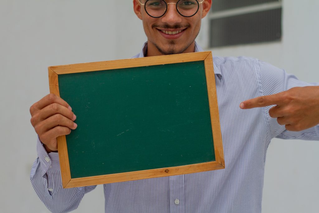 Ama crianças? Então, o curso de pedagogia é IDEAL para você; saiba como se formar DE GRAÇA