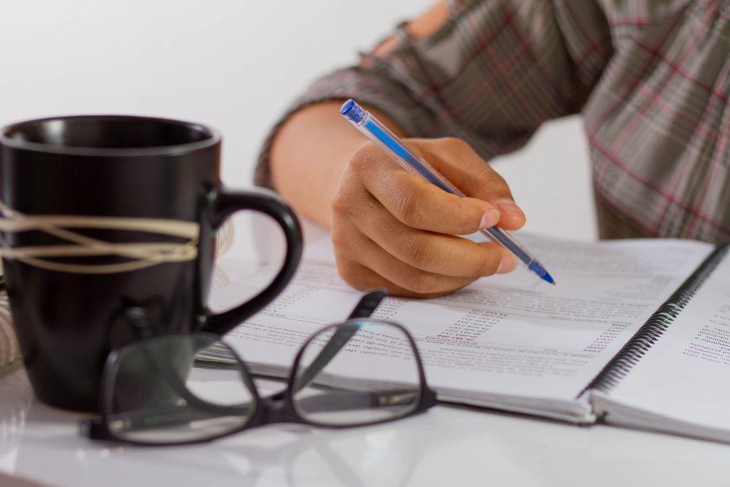 De graça, mas com qualidade: confira 9 cursos gratuitos que oferecem formação a custo ZERO no país e tenha uma carreira promissora