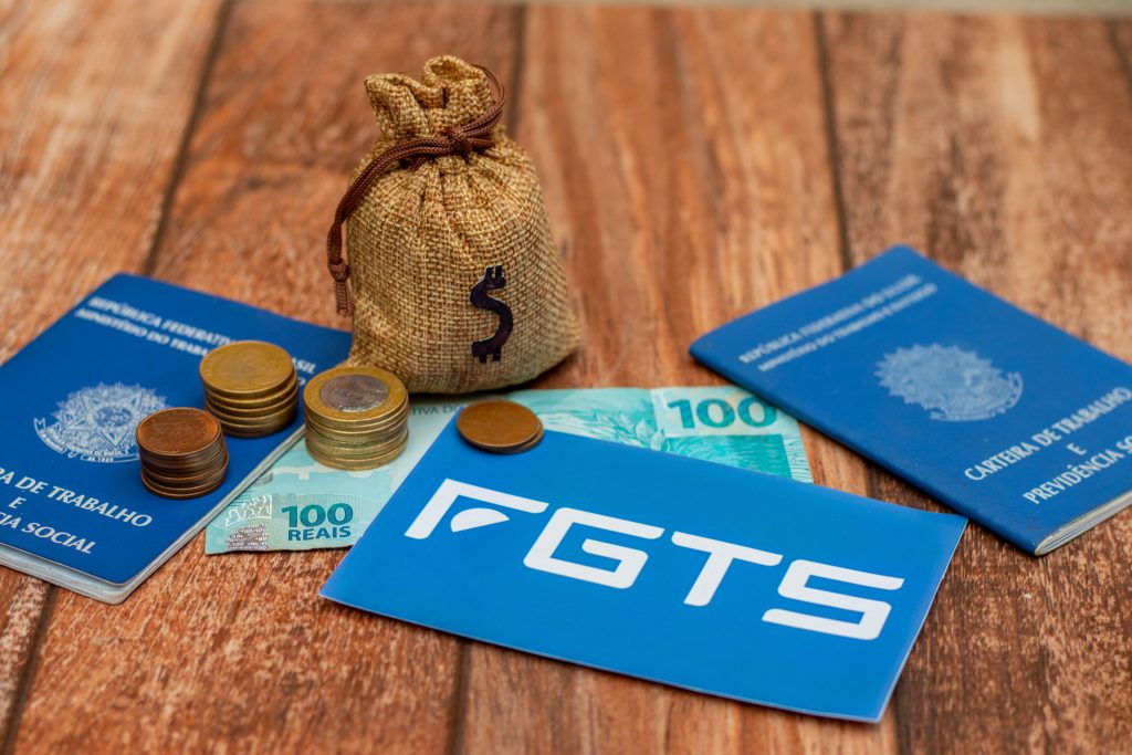 Nova era da CLT? Caixa pode ter deixado ESCAPAR o substituto de uma das modalidades de saque mais famosas do FGTS