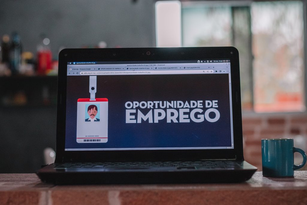 OLX contratando! Empresa está atrás de profissionais para atuar na área digital; candidate-se e receba ÓTIMO salário