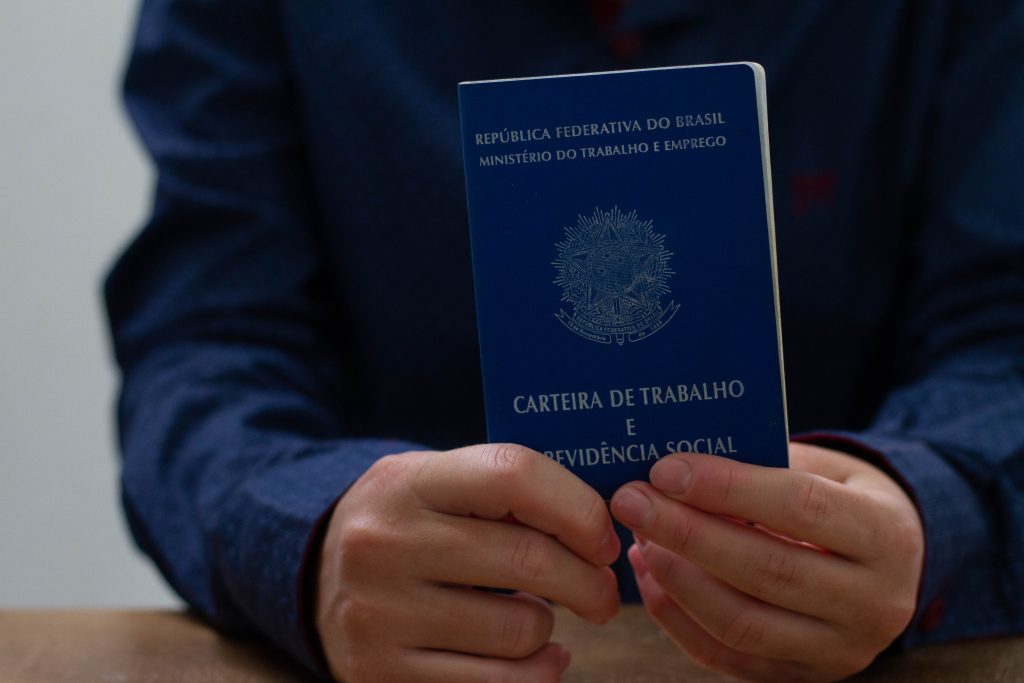 Para começar dezembro com o pé direito, região do país oferta mais de 1,3 MIL oportunidades de trabalho; salários de R$ 6.799