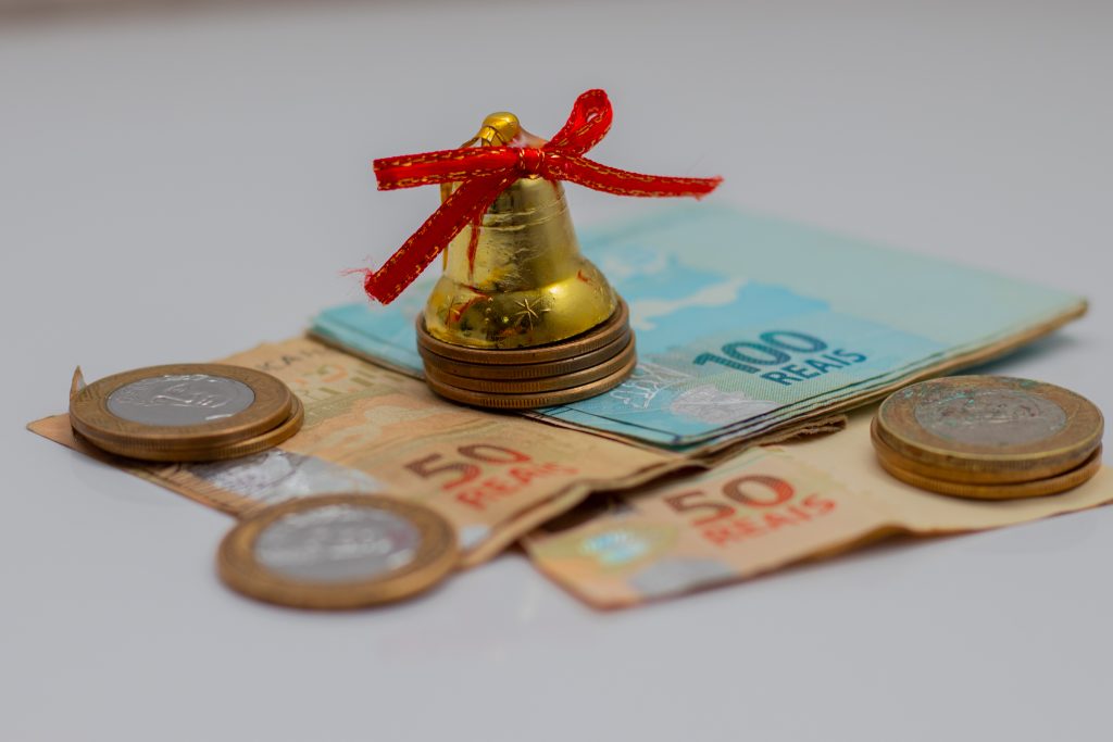 Quais brasileiros têm direito ao abono natalino do Bolsa Família? Governo divulgou REGRAS!
