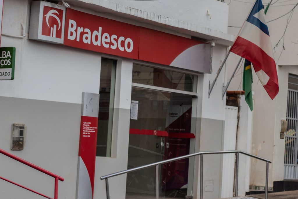 Que isso, Bradesco? Usuários do banco tomam SUSTO ao entrar no app e notar saldo ZERADO; saiba o que houve e se dinheiro será devolvido