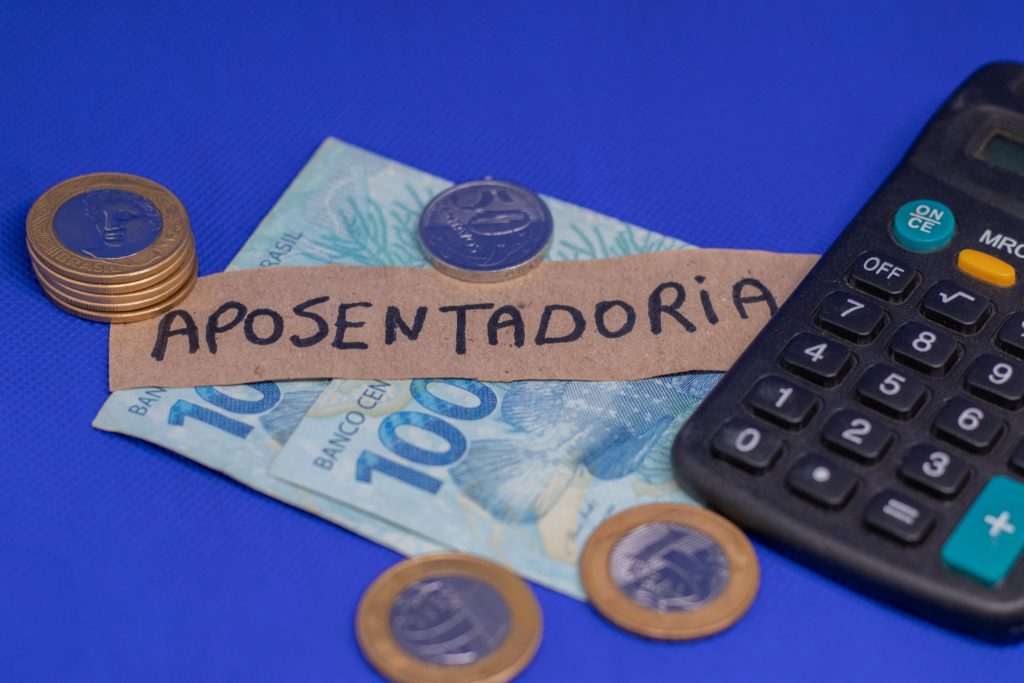 Quer se aposentar em 2025? Confira novo comunicado do INSS aos que pensam em PEDIR seguro social