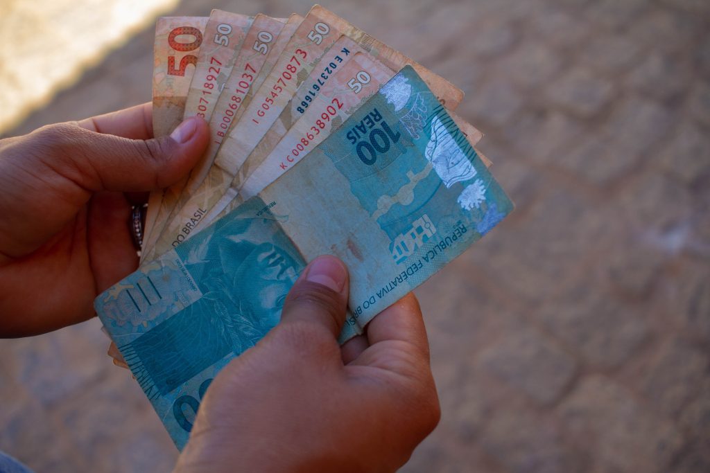 URGENTE! Abono salarial, Bolsa Família e salário mínimo viram ALVO do governo com projeto de última hora