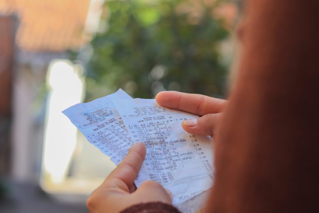 Ao colocar CPF na nota, brasileiros poderão resgatar até R$ 2 MILHÕES no ano todo