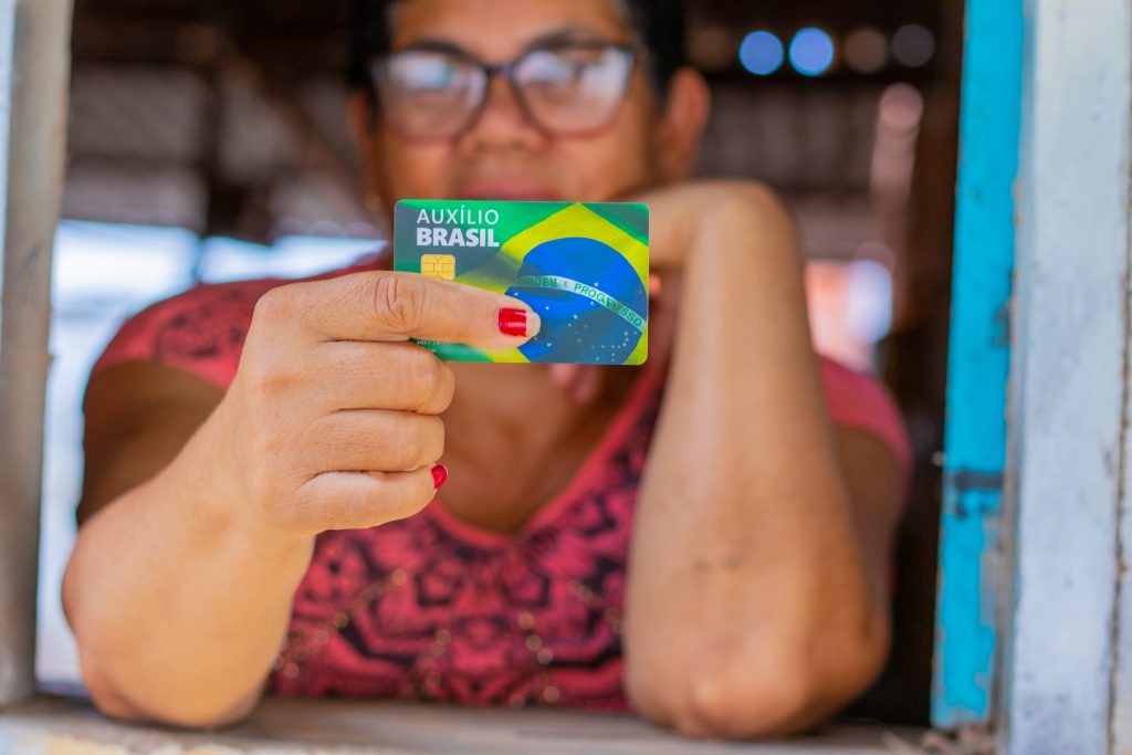Bolsa Família: quem recebia Auxílio Brasil precisa se recadastrar para continuar recebendo pagamentos?