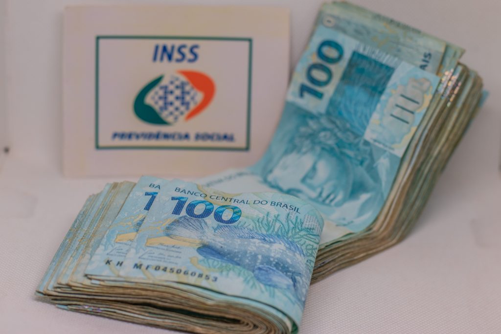 Caixa pode cobrar empréstimo consignado em pensão por morte? Conheça seus direitos como beneficiário!