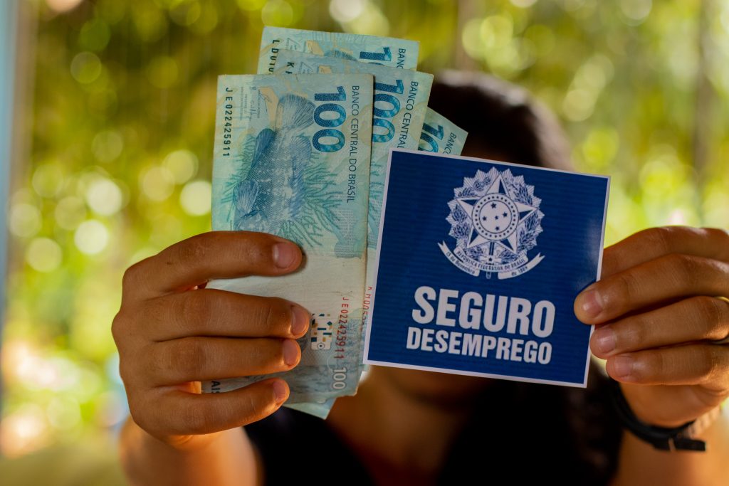 Seguro-Desemprego: quantas parcelas você pode receber e como AUMENTAR o valor do benefício?