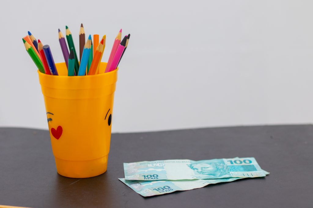 Auxílio material escolar