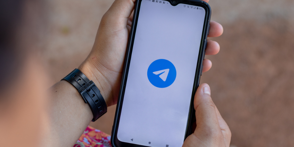 Telegram vs WhatsApp qual aplicativo oferece mais recursos em 2025