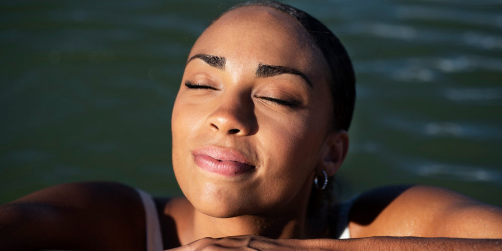 Bactérias na pele ajudam a bloquear o sol Entenda o possível benefício natural