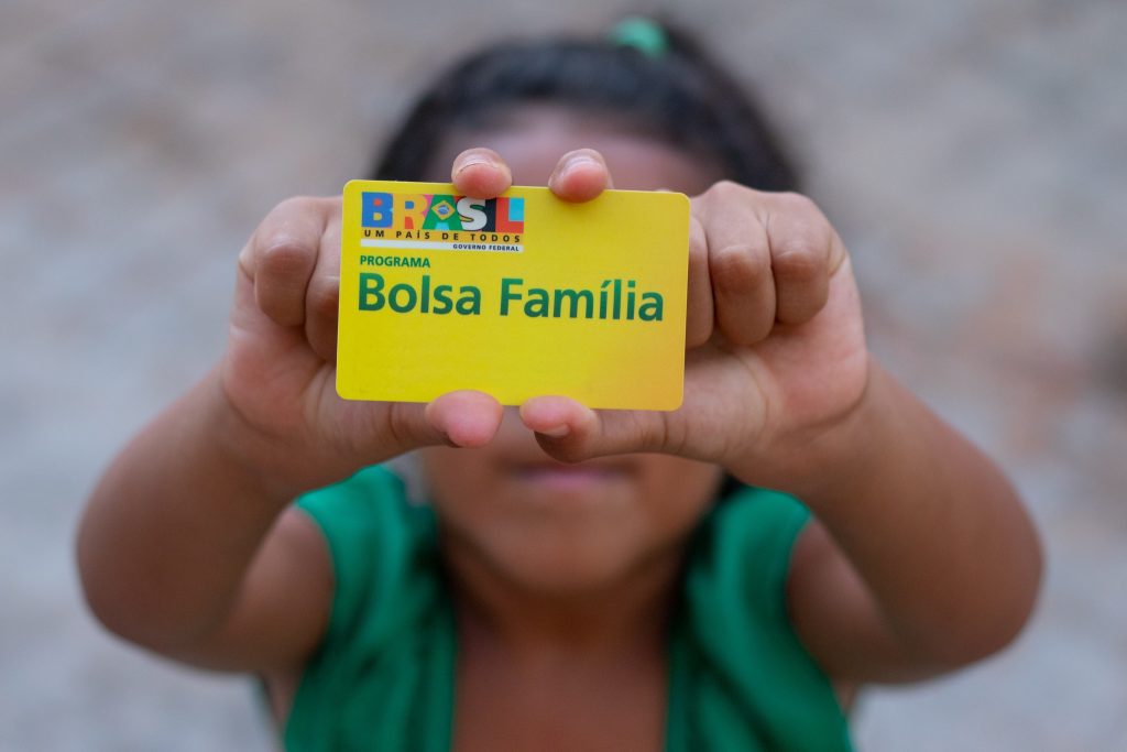 As mães solteiras são as que mais podem se beneficiar com o pagamento do Bolsa Família. Veja os valores do benefício! / Crédito: @jeanedeoliveirafotografia / pronatec.pro.br