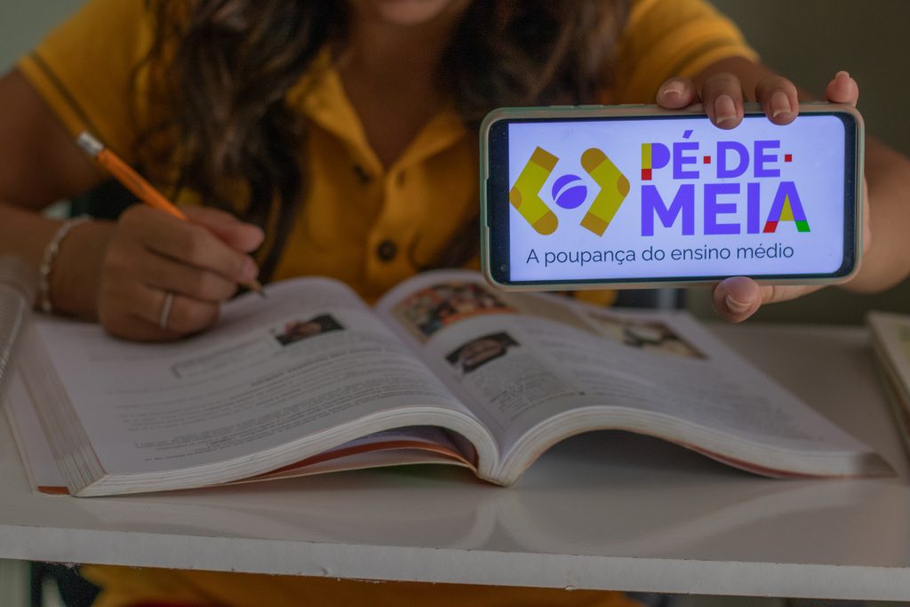 Entenda como o programa Pé-de-meia pode ajudar estudantes do Ensino Médio com bolsas de até R$ 9,2 mil. (Crédito: @jeanedeoliveirafotografia / pronatec.pro.br).