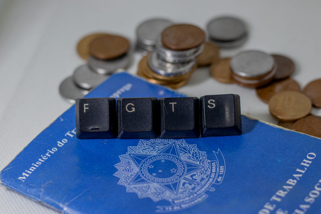 Vai ser demitido? Veja como calcular o valor da multa rescisória em minutos