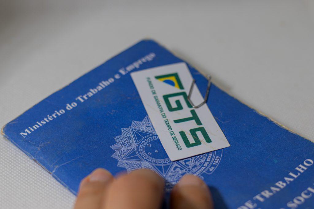 Como calcular o valor da multa rescisória sem erro? Veja exemplos claros