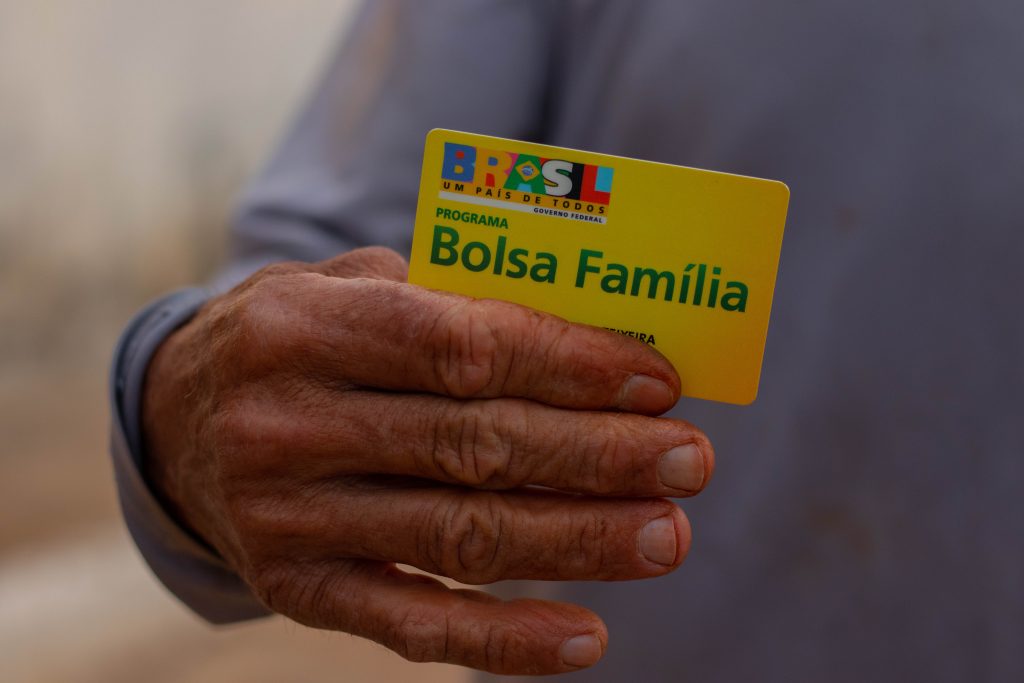 Você sabia que pode ganhar muita grana com o Bolsa Família? Veja como funciona.