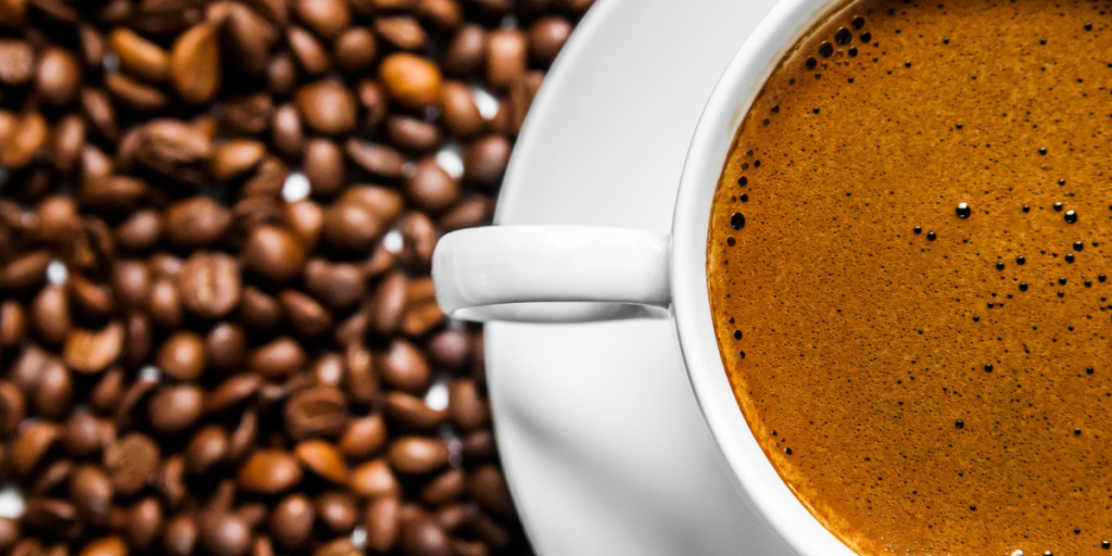 Dragana_Gordic Freepik_Tomar café durante as refeições faz mal Veja o que dizem os especialistas