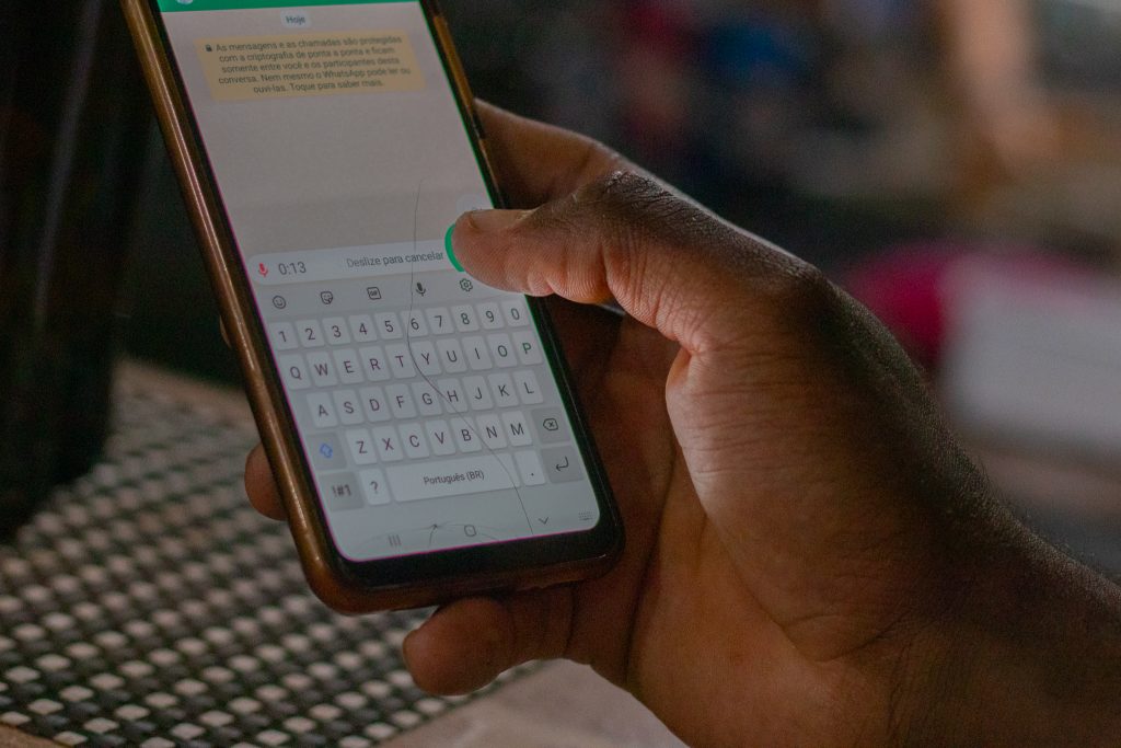 O Fouad WhatsApp oferece personalização avançada e recursos extras, mas quais são os perigos? (Crédito: @jeanedeoliveirafotografia / pronatec.pro.br).