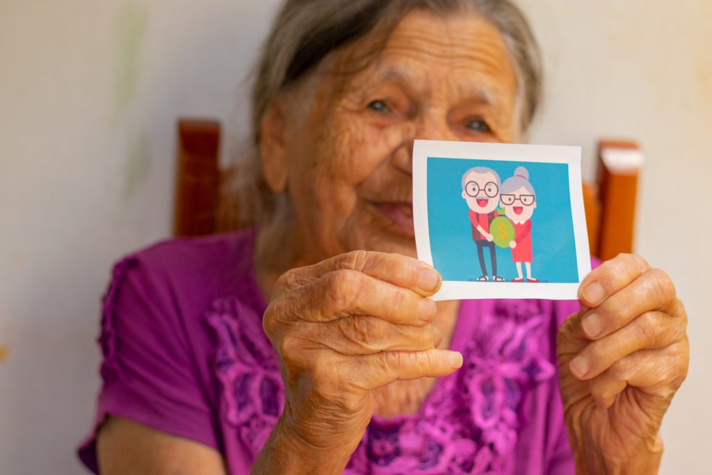 Os idosos podem receber benefícios diversos, basta terem acesso a uma carteirinha que concede todos. Confira! / Crédito: @jeanedeoliveirafotografia / pronatec.pro.br