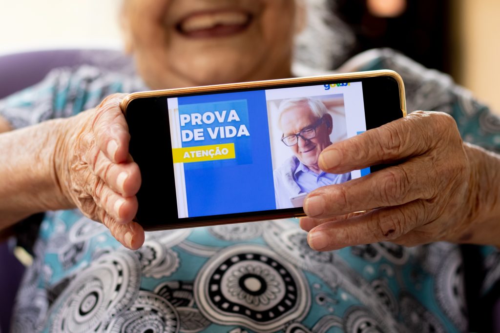 Se você recebe benefícios do INSS, veja como funciona a prova de vida 2025.