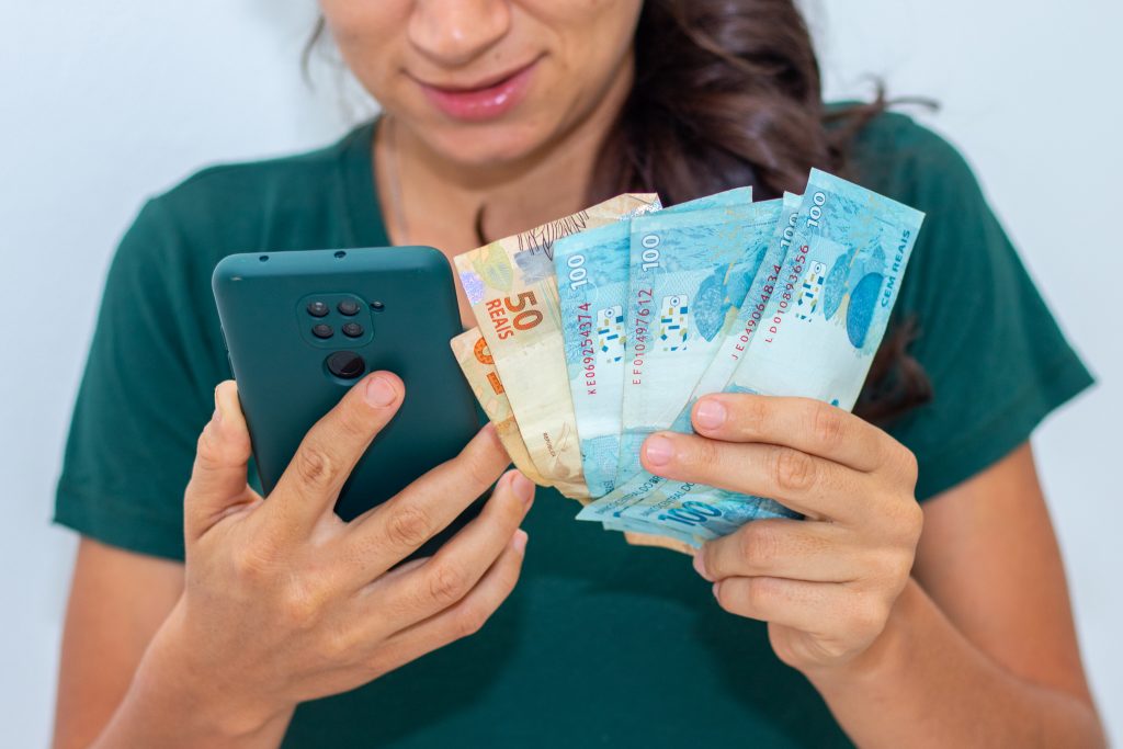 Você sabia que pode receber um valor mensal do governo se continuar estudando? Veja como funciona.