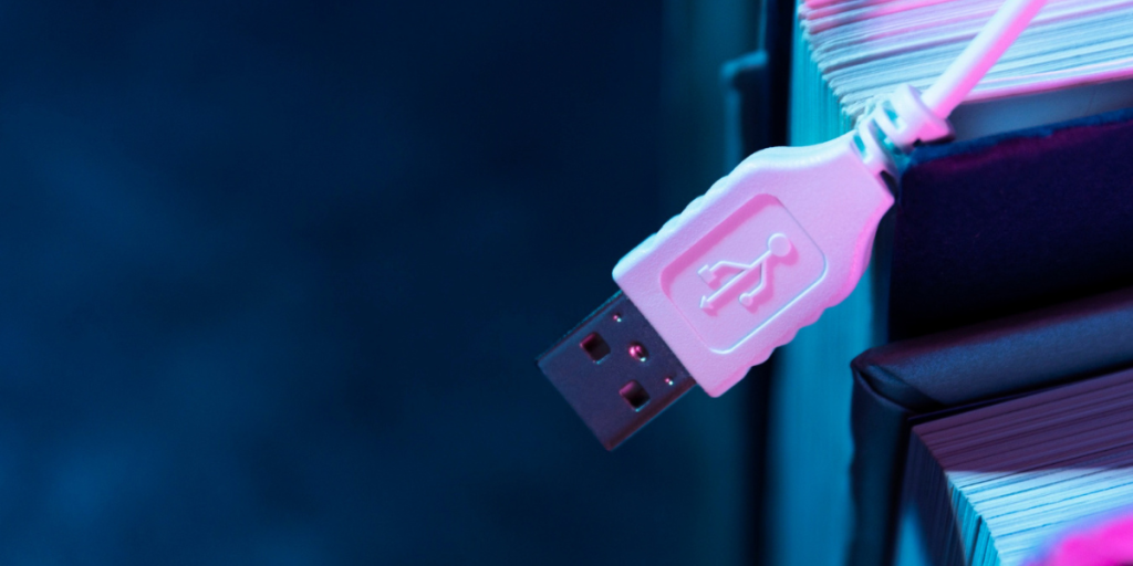 freepik.Freepik_O que são os buraquinhos quadrados nas portas USB e por que eles importam