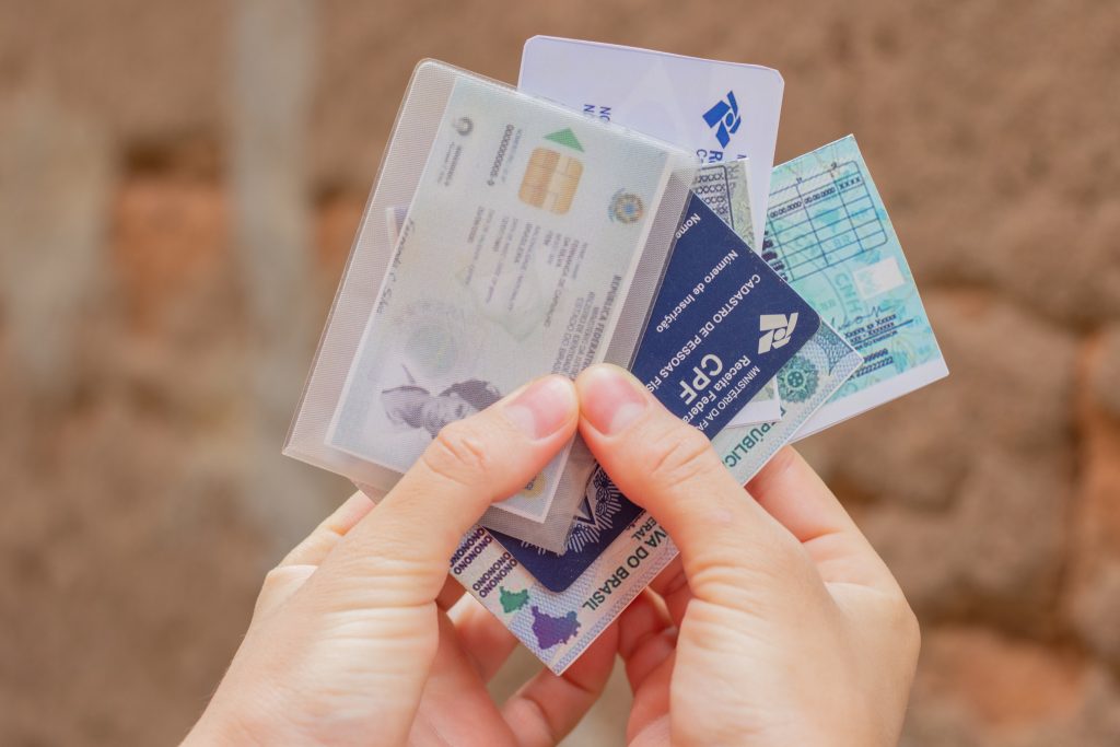 Se você quer se livrar das versões físicas, acesse agora seus documentos digitais.