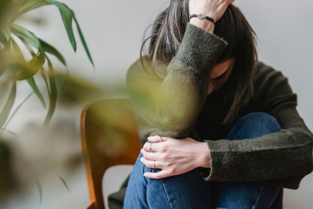 Se você sofre com depressão e ansiedade, evite fazer estas coisas.