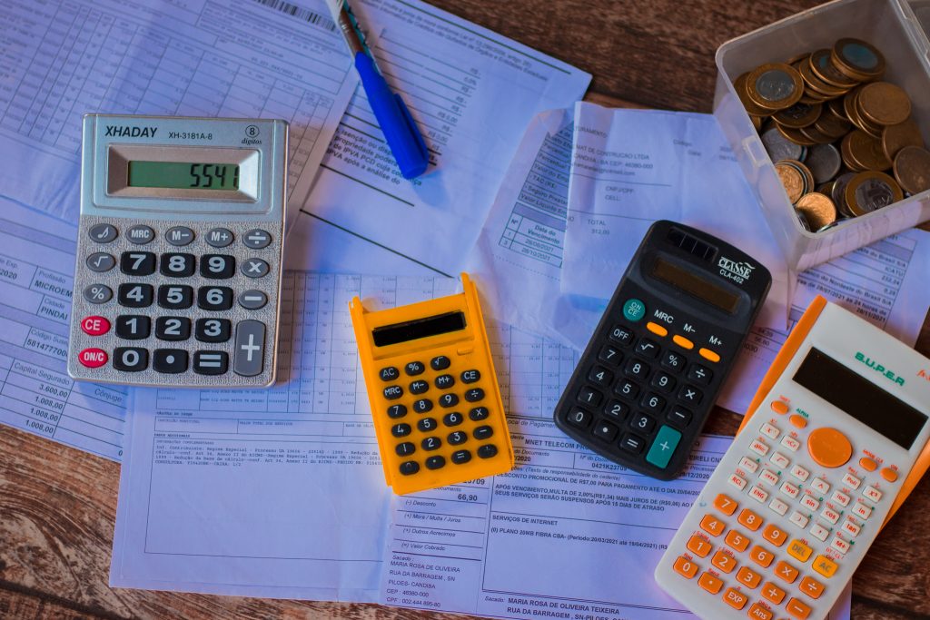 Se você quer dar um basta nos gastos, veja apps que ajudam com as finanças.