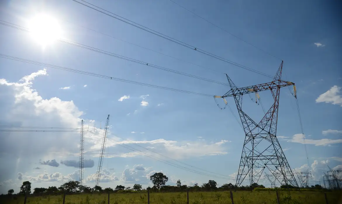 Conta de luz grátis? Governo libera benefício que pode zerar sua fatura